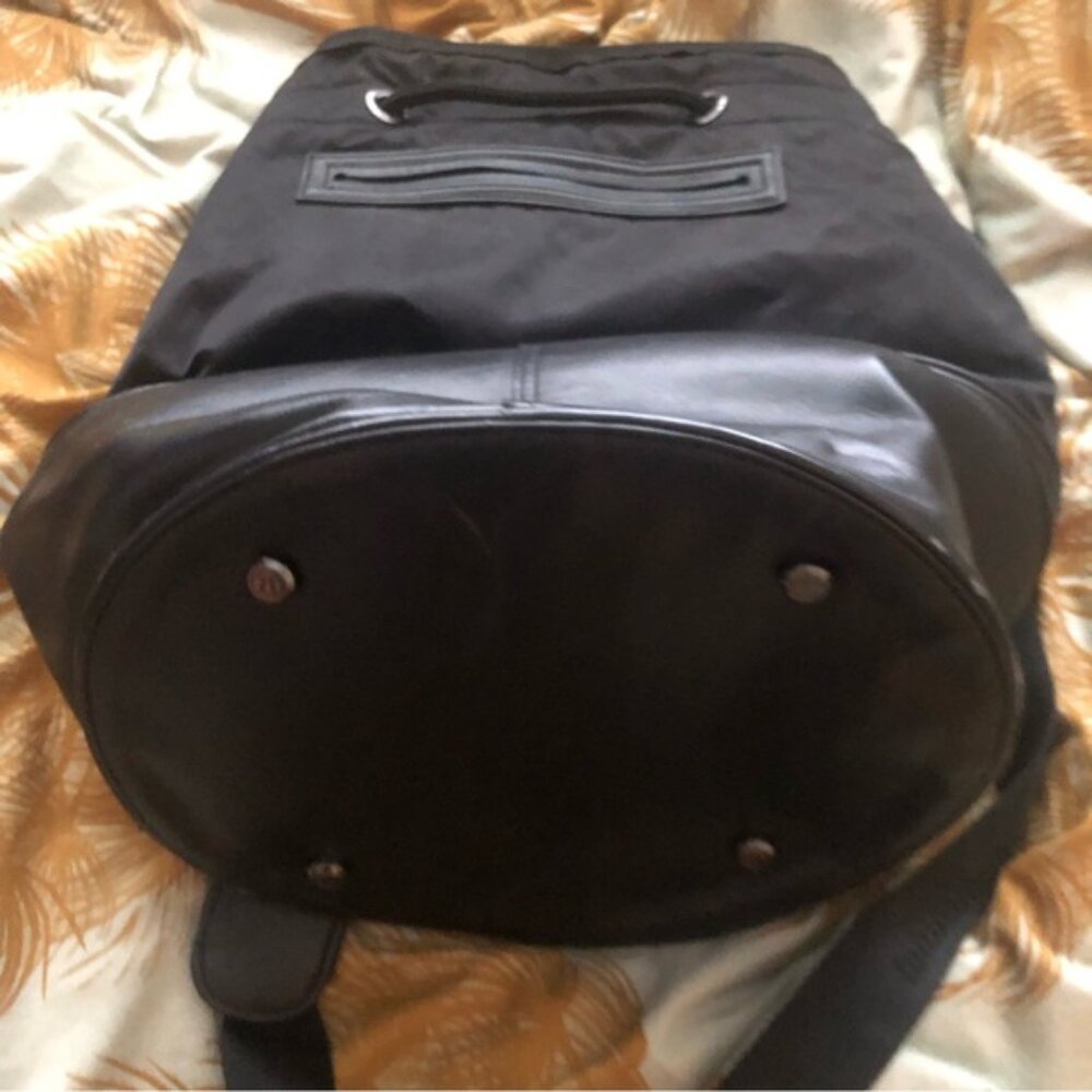 Lululemon Method bucket bag as is - Picture 4 of 7